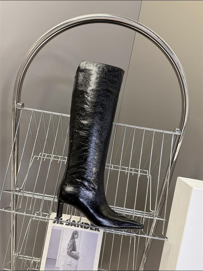 2025112817447915 560